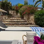 Bougainvillea Con Piscina E Giardino Privato A Pochi Passi Dal Mare קסטיאדס