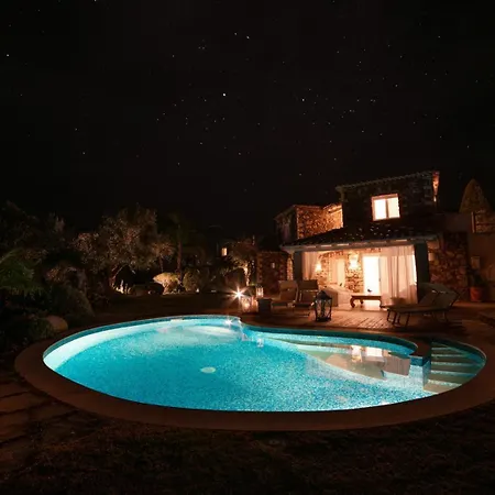 فيلة Bougainvillea Con Piscina E Giardino Privato A Pochi Passi Dal Mare كاستياداس