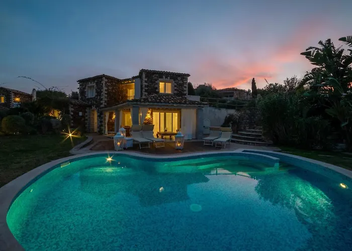 Bougainvillea Con Piscina E Giardino Privato A Pochi Passi Dal Mare